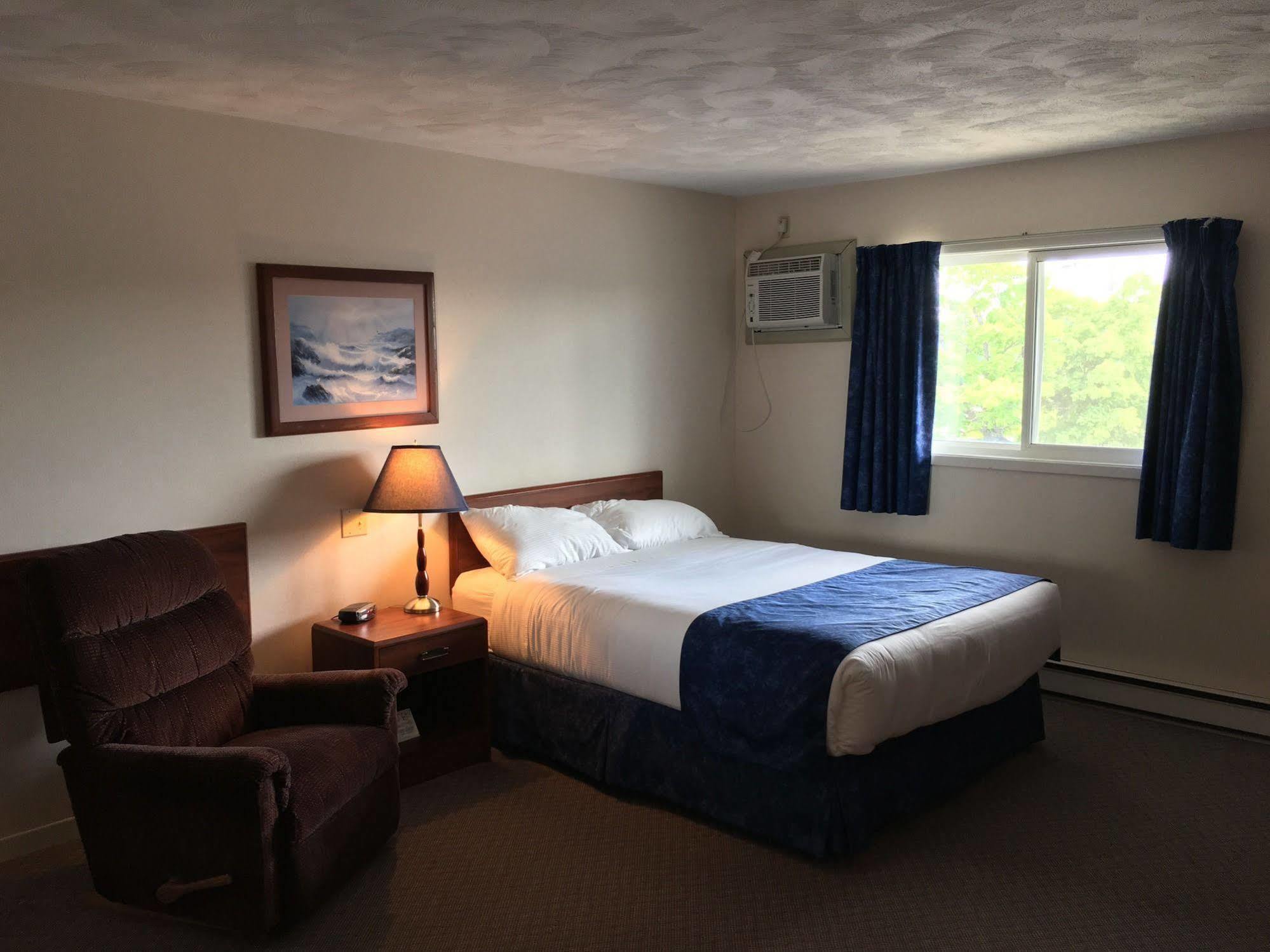 Fairway Inn Sussex Exterior photo