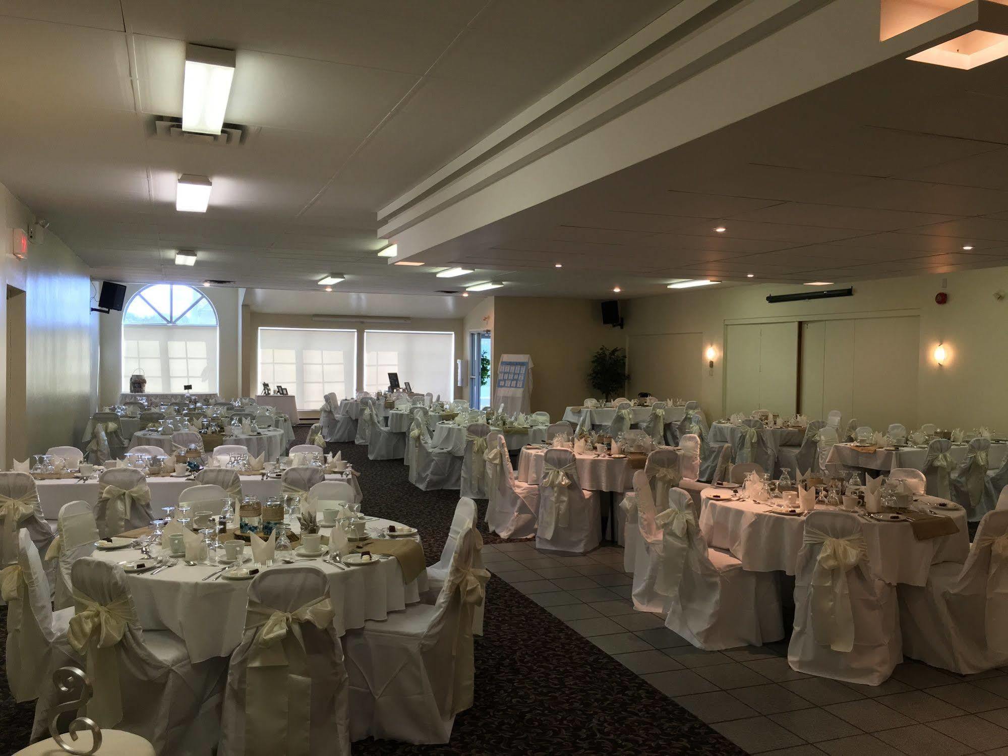 Fairway Inn Sussex Exterior photo